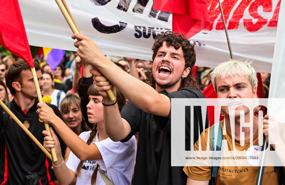 Tenants and housing activists gather outside the Congress of Deputies in Madrid during a demonstration called by the Sindicato de Inquilinas e Inquilinos de Madrid. The protest takes place on the Spanish Parliament votes on two Royal Decree-Laws on housing: one concerning measures to protect the social function of housing and increase affordable housing supply, and another aimed at strengthening the stability of habitual rental contracts. The demonstration was organized to pressure lawmakers during the vote. Junts had announced its opposition to the measures, while PP and Vox were also expected to vote against them. Madrid SPAIN - ZUMAz108 20261002_znp_z108_061