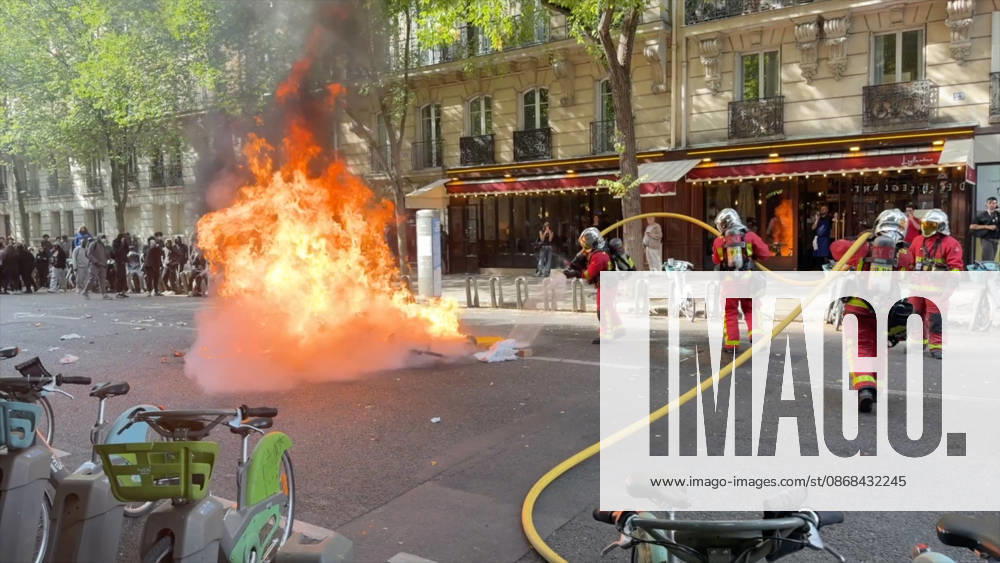 Student Protest at Place de la Nation - Paris Videograbs - Clashes between students and police as protesting students carry out blockading action near place de la Nation, in Paris, on October 2, 2026. Since late September, students have staged protests outside schools over grievances ranging from timetables, class sizes and a shortage of teachers to overheated classrooms during this year s heatwaves. The protests started in the Ile-de-France region around Paris but have now spread to other cities nationwide. Photo by CLPRESS ABACAPRESS.COM Paris France