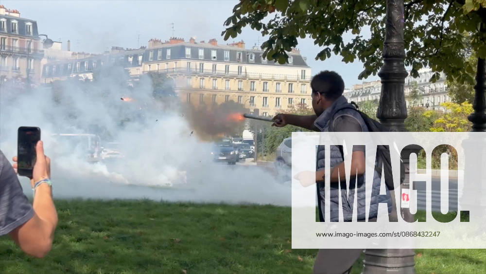 Student Protest at Place de la Nation - Paris Videograbs - Clashes between students and police as protesting students carry out blockading action near place de la Nation, in Paris, on October 2, 2026. Since late September, students have staged protests outside schools over grievances ranging from timetables, class sizes and a shortage of teachers to overheated classrooms during this year s heatwaves. The protests started in the Ile-de-France region around Paris but have now spread to other cities nationwide. Photo by CLPRESS ABACAPRESS.COM Paris France