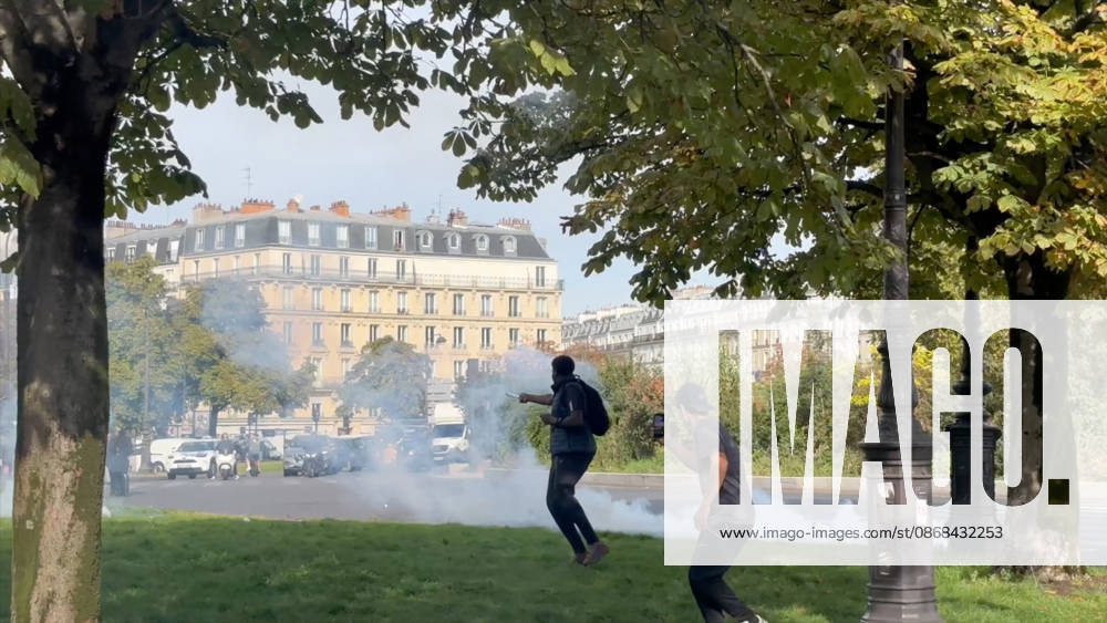 Student Protest at Place de la Nation - Paris Videograbs - Clashes between students and police as protesting students carry out blockading action near place de la Nation, in Paris, on October 2, 2026. Since late September, students have staged protests outside schools over grievances ranging from timetables, class sizes and a shortage of teachers to overheated classrooms during this year s heatwaves. The protests started in the Ile-de-France region around Paris but have now spread to other cities nationwide. Photo by CLPRESS ABACAPRESS.COM Paris France