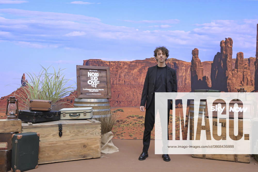 Foto Mario Romano IPP Milano 02 10 2026 Photocall della serie Tv: -Nord Sud Ovest Est. La leggendaria storia degli 883- Seconda stagione nella foto Riccardo Armiento Italy Photo Press - World Copyright Photocall della serie Tv: -Nord
