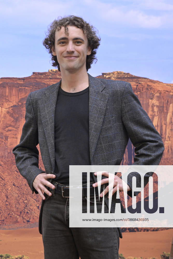 Foto Mario Romano IPP Milano 02 10 2026 Photocall della serie Tv: -Nord Sud Ovest Est. La leggendaria storia degli 883- Seconda stagione nella foto Ruben Aprea Italy Photo Press - World Copyright Photocall della serie Tv: -Nord