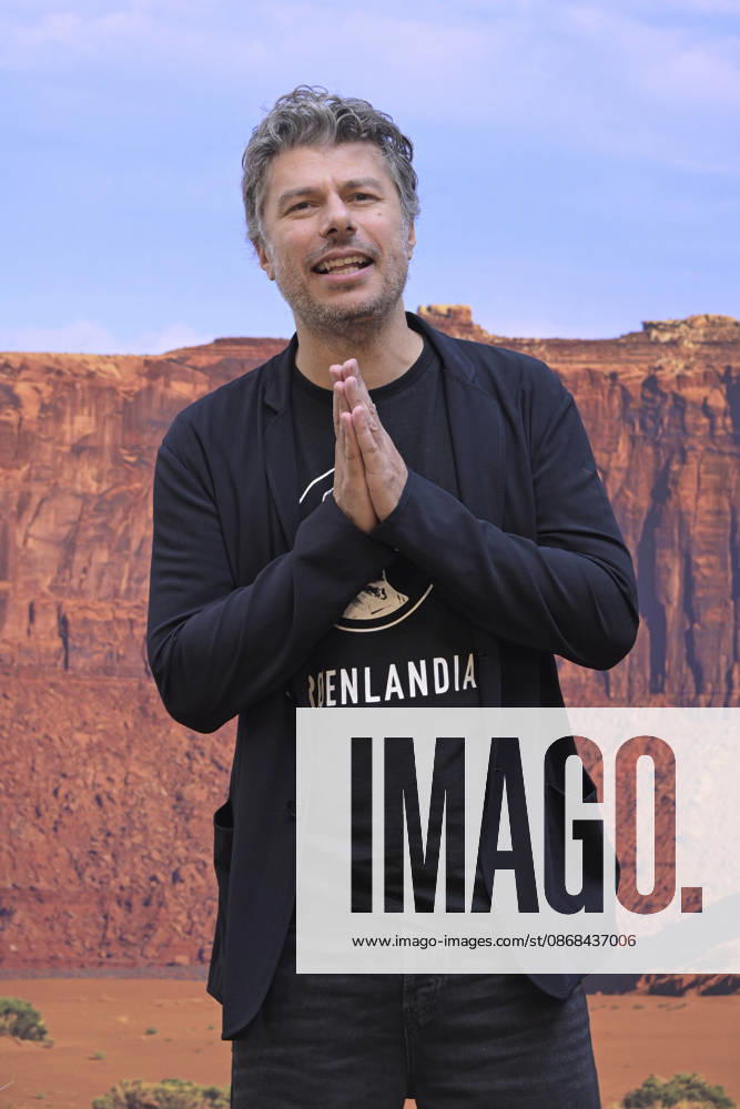 Foto Mario Romano IPP Milano 02 10 2026 Photocall della serie Tv: -Nord Sud Ovest Est. La leggendaria storia degli 883- Seconda stagione nella foto Sidney Sibilia Italy Photo Press - World Copyright Photocall della serie Tv: -Nord