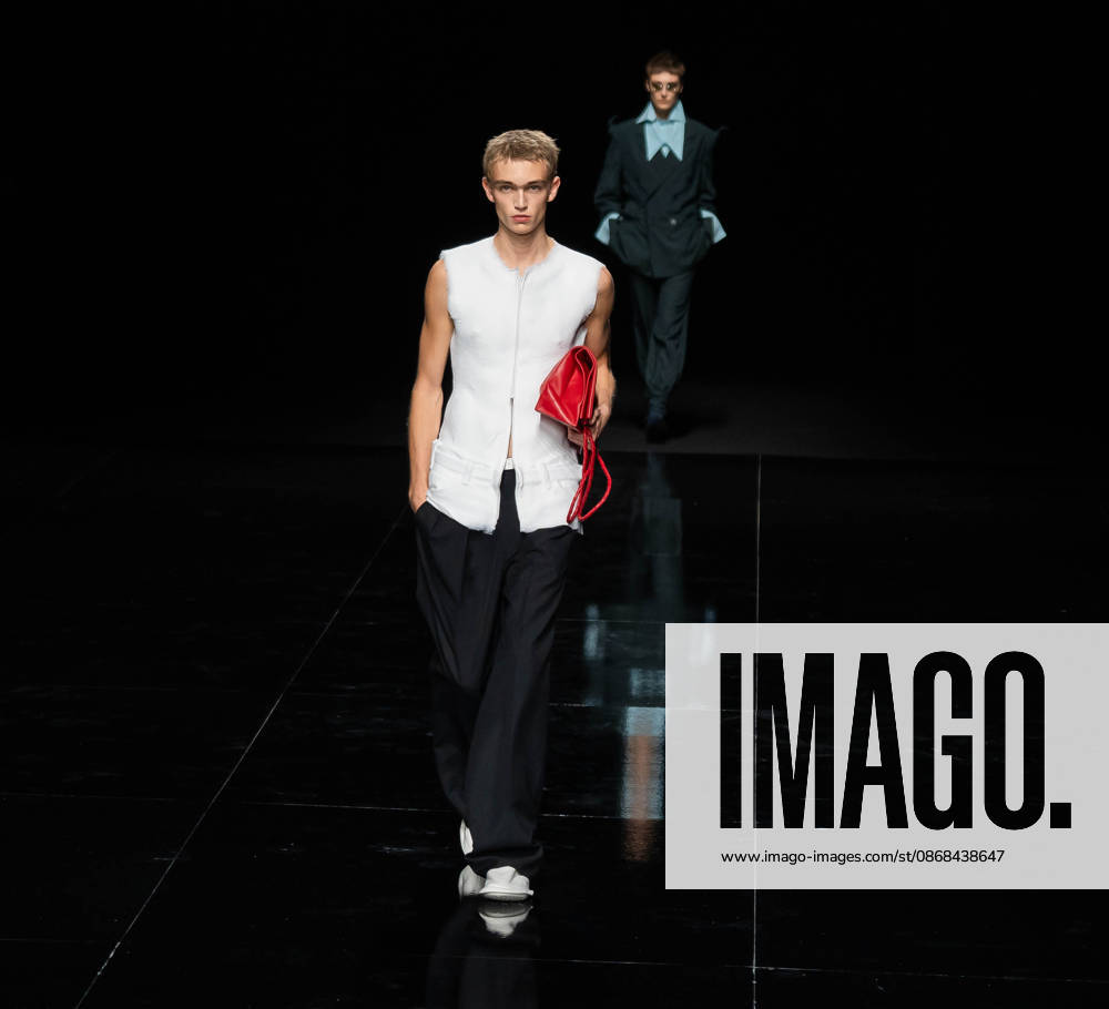 Paris Fashion Week Women s Wear SPRING SUMMER 2027 Collection ISSEY MIYAKE October 2, 2026 Sylvie Lefort Photography MAXPPP 02 10 2026 @Sylvie Lefort Photography MAXPPP October 1, 2026 Models showcase designs from the ISSEY MIYAKE Women’s Spring Summer 2027 collection during Paris Fashion Week in Paris, France, October 2, 2026. The presentation of the women’s collections ran from September 28 to October 6, 26.