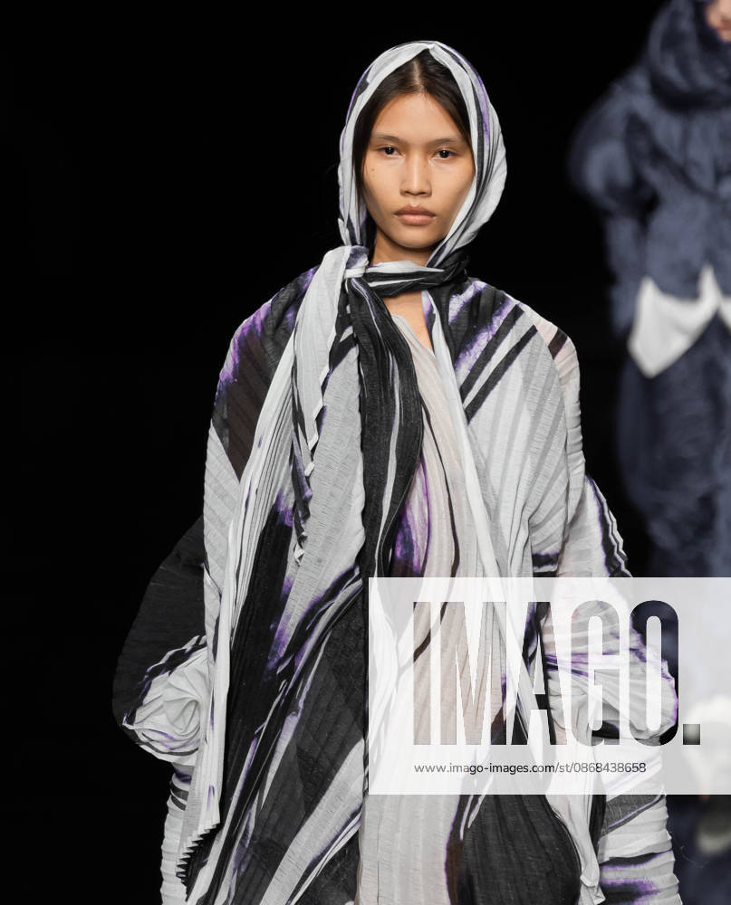 Paris Fashion Week Women s Wear SPRING SUMMER 2027 Collection ISSEY MIYAKE October 2, 2026 Sylvie Lefort Photography MAXPPP 02 10 2026 @Sylvie Lefort Photography MAXPPP October 1, 2026 Models showcase designs from the ISSEY MIYAKE Women’s Spring Summer 2027 collection during Paris Fashion Week in Paris, France, October 2, 2026. The presentation of the women’s collections ran from September 28 to October 6, 26.