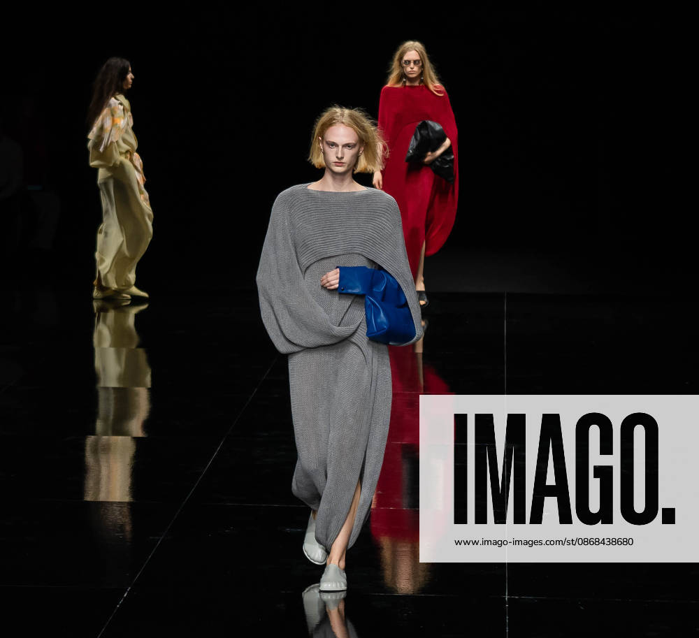 Paris Fashion Week Women s Wear SPRING SUMMER 2027 Collection ISSEY MIYAKE October 2, 2026 Sylvie Lefort Photography MAXPPP 02 10 2026 @Sylvie Lefort Photography MAXPPP October 1, 2026 Models showcase designs from the ISSEY MIYAKE Women’s Spring Summer 2027 collection during Paris Fashion Week in Paris, France, October 2, 2026. The presentation of the women’s collections ran from September 28 to October 6, 26.