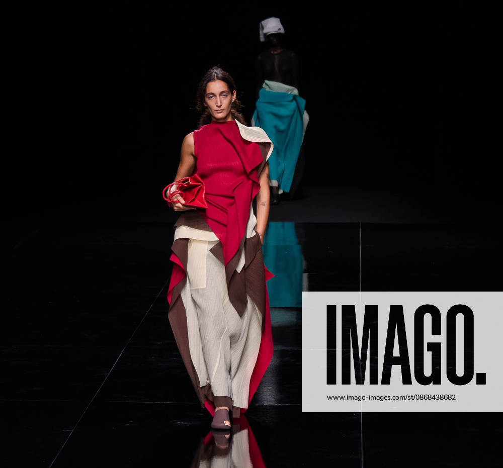 Paris Fashion Week Women s Wear SPRING SUMMER 2027 Collection ISSEY MIYAKE October 2, 2026 Sylvie Lefort Photography MAXPPP 02 10 2026 @Sylvie Lefort Photography MAXPPP October 1, 2026 Models showcase designs from the ISSEY MIYAKE Women’s Spring Summer 2027 collection during Paris Fashion Week in Paris, France, October 2, 2026. The presentation of the women’s collections ran from September 28 to October 6, 26.