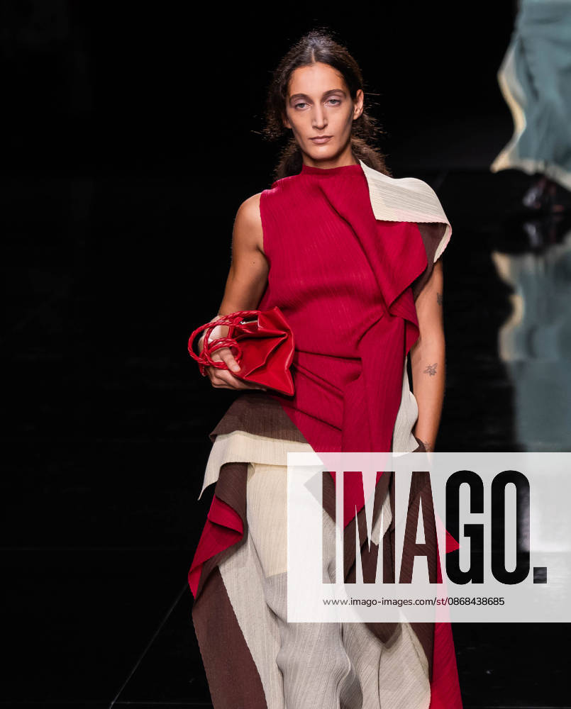 Paris Fashion Week Women s Wear SPRING SUMMER 2027 Collection ISSEY MIYAKE October 2, 2026 Sylvie Lefort Photography MAXPPP 02 10 2026 @Sylvie Lefort Photography MAXPPP October 1, 2026 Models showcase designs from the ISSEY MIYAKE Women’s Spring Summer 2027 collection during Paris Fashion Week in Paris, France, October 2, 2026. The presentation of the women’s collections ran from September 28 to October 6, 26.