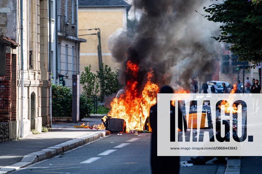 HIGH SCHOOL STUDENT PROTEST PHOTOPQR OUEST FRANCE Kévin Guyot Ouest France RENNES October 2, 2026 October 2, 2026 Third day of protests in high schools and on the streets of Rennes, Ille-et-Vilaine, Brittany. High school studentsare mobilizing to demand more resources for education. Roadblocks, burning trash cans, and tear gas marked much of the morning. Near the Jules Ferry metro station, Jean Macé High School, and the Faculty of Law and Political Science, violent clashes between young people and law enforcement occurred. PHOTO: KEVIN GUYOT, OUEST FRANCE, France. Fires have broken out at several schools in France as students protest by blockading educational institutions nationwide over school funding and learning conditions. RENNES, Fran