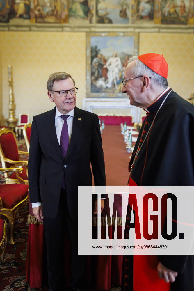 (L-R) Johann Wadephul (CDU), Bundesaussenminister aufgenommen im Rahmen eines Gespraeches mit Seiner Eminenz dem Staatssekretaer Seiner Heiligkeit; Kardinal Pietro Parolin, Rom, 02.10.2026. Fotografiert im Auftrag des Auswaertigen Amtes. Ljubljana Slowenien
