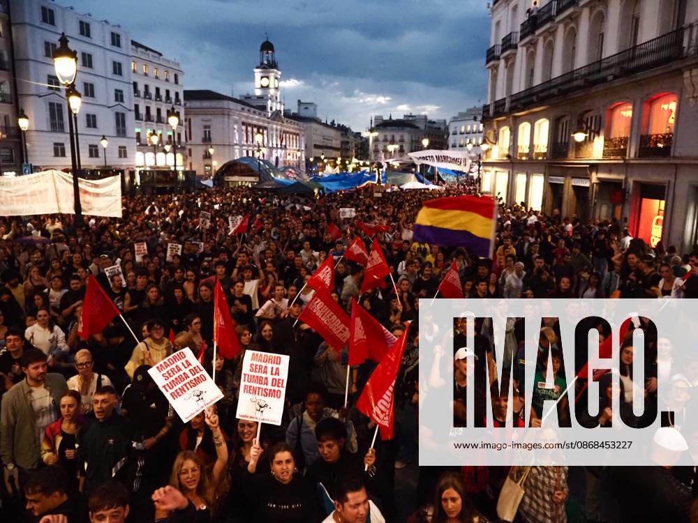 MADRID, SPAIN - October 02: Hundreds of people who remain camped in Puerta del Sol went out to march through the main streets of Madrid, passing through Calle Alcalo¡, Plaza de Cibeles and Plaza de Neptuno, and returned to the encampment in Puerta del Sol shouting The fight goes on, whatever it takes Madrid Spain - ZUMAh199 20261002_zip_h199_026