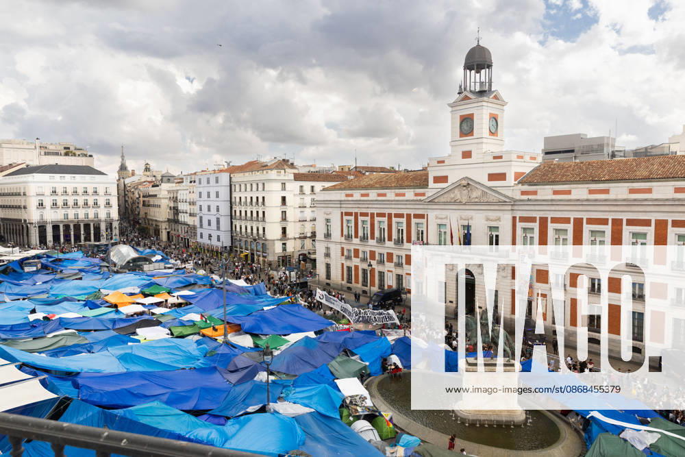 Madrid s Puerta del Sol is covered in tents as part of a protest demanding access to affordable housing. The encampment was organized by the Tenants Union after Maricarmen an 87-year-old woman with a 50% disability was evicted from the home where she had lived and paid rent for 70 years. Madrid Spain - ZUMAl221 20261002_zip_l221_044