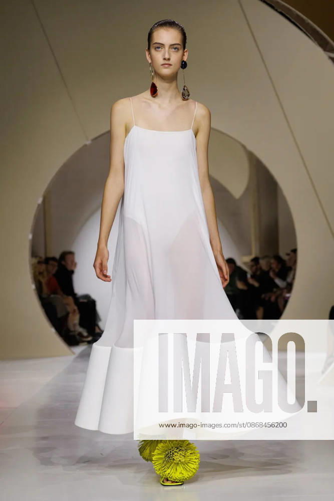 #2 (261003) -- PARIS, Oct. 3, 2026 -- A model presents a creation from the Womenswear Spring Summer 2027 collections by Givenchy during the Paris Fashion Week in Paris, France, Oct. 2, 2026. ( Handout via Xinhua) FRANCE-PARIS-FASHION WEEK-GIVENCHY MeetEurope