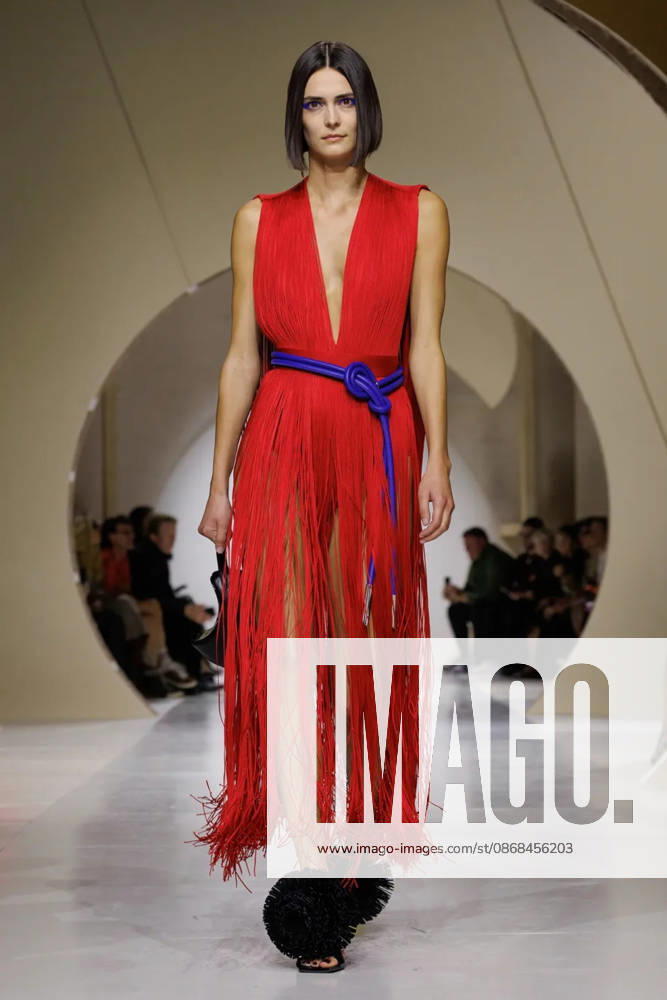 (261003) -- PARIS, Oct. 3, 2026 -- A model presents a creation from the Womenswear Spring Summer 2027 collections by Givenchy during the Paris Fashion Week in Paris, France, Oct. 2, 2026. ( Handout via Xinhua) FRANCE-PARIS-FASHION WEEK-GIVENCHY MeetEurope