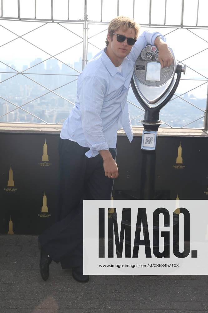 Actorr SAM BRAUN visited The Empire State Building New York USA - ZUMAh16_ 20261002_zaf_h16_030