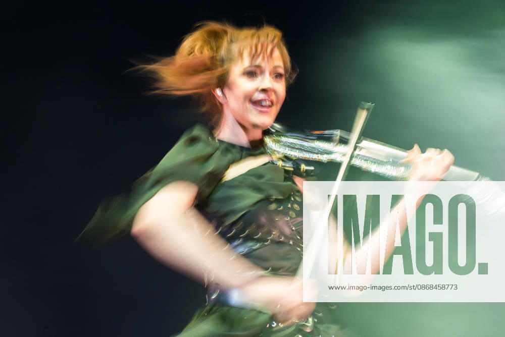 SaO PAULO, SP - 02.10.2026: SHOW DE LINDSEY STIRLING EM SaO PAULO - Lindsey Stirling performed at Vibra Sao Paulo this Friday (2), in Sao Paulo, with the Duality tour. x3024004x VincentxBosson