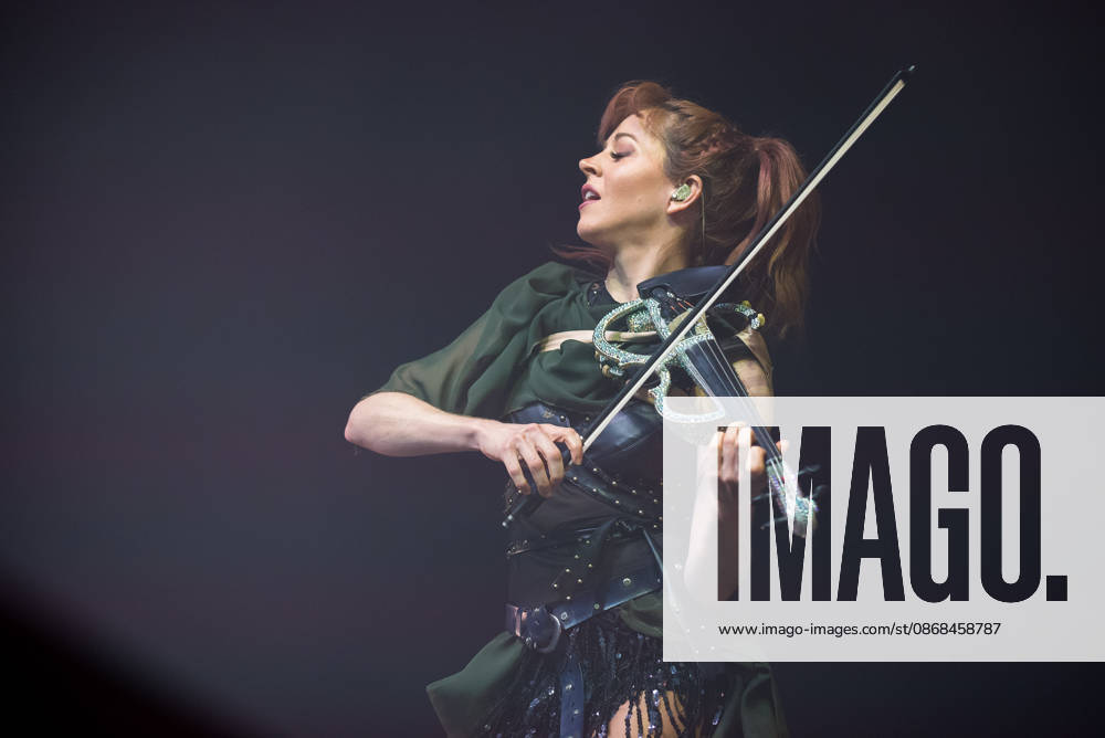 SaO PAULO, SP - 02.10.2026: SHOW DE LINDSEY STIRLING EM SaO PAULO - Lindsey Stirling performed at Vibra Sao Paulo this Friday (2), in Sao Paulo, with the Duality tour. x3024010x VincentxBosson