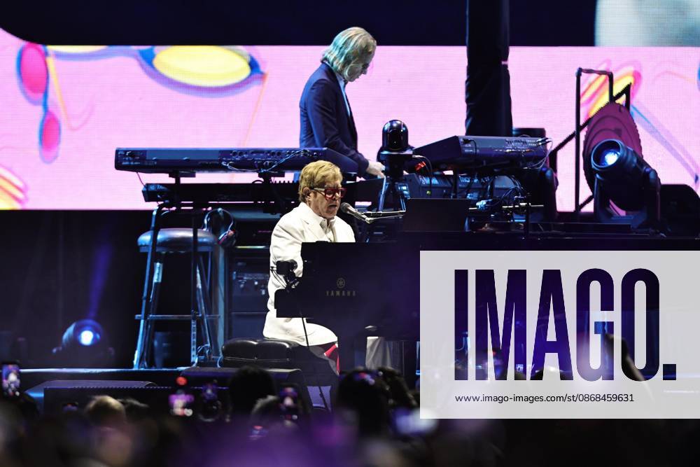 TO - 53325 - Mexico City - 02 10 2026 - English singer-songwriter Elton John during his performance at Banorte Stadium in Mexico City part of his - Farewell Yellow Brick Road - farewell tour on a visit titled - Farewell to Mexico -.Clasos photo Ciudad De Mexico Mexico - ZUMAcs4_ 20261002_faa_cs4_093