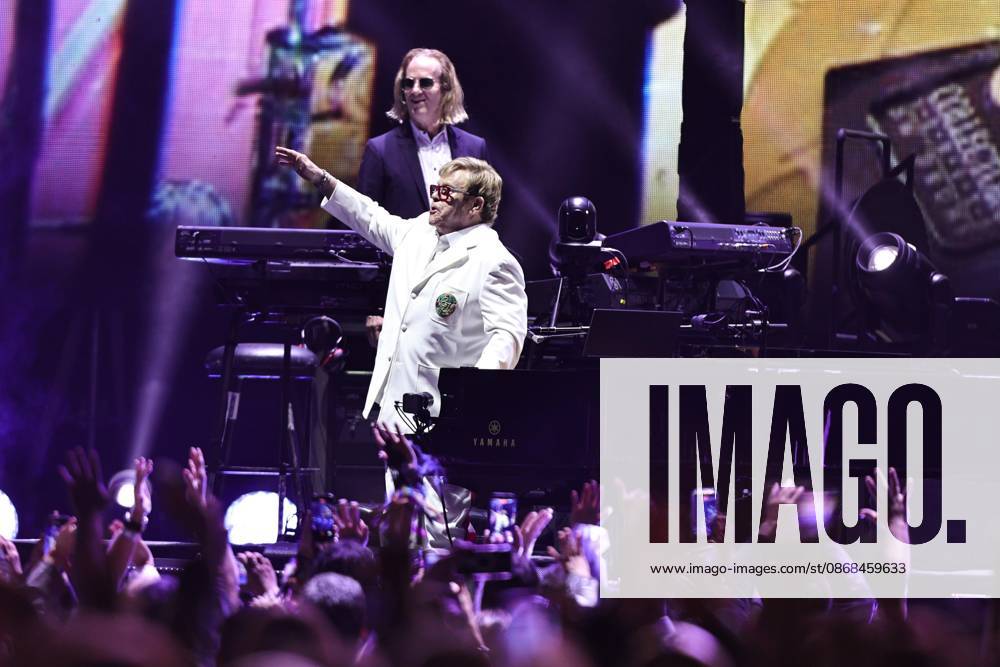 TO - 53325 - Mexico City - 02 10 2026 - English singer-songwriter Elton John during his performance at Banorte Stadium in Mexico City part of his - Farewell Yellow Brick Road - farewell tour on a visit titled - Farewell to Mexico -.Clasos photo Ciudad De Mexico Mexico - ZUMAcs4_ 20261002_faa_cs4_094