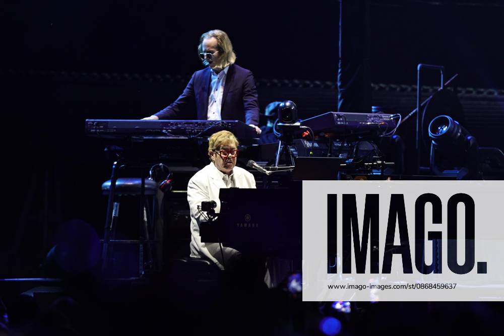 TO - 53325 - Mexico City - 02 10 2026 - English singer-songwriter Elton John during his performance at Banorte Stadium in Mexico City part of his - Farewell Yellow Brick Road - farewell tour on a visit titled - Farewell to Mexico -.Clasos photo Ciudad De Mexico Mexico - ZUMAcs4_ 20261002_faa_cs4_096