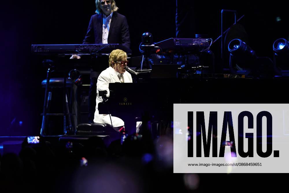 TO - 53325 - Mexico City - 02 10 2026 - English singer-songwriter Elton John during his performance at Banorte Stadium in Mexico City part of his - Farewell Yellow Brick Road - farewell tour on a visit titled - Farewell to Mexico -.Clasos photo Ciudad De Mexico Mexico - ZUMAcs4_ 20261002_faa_cs4_088