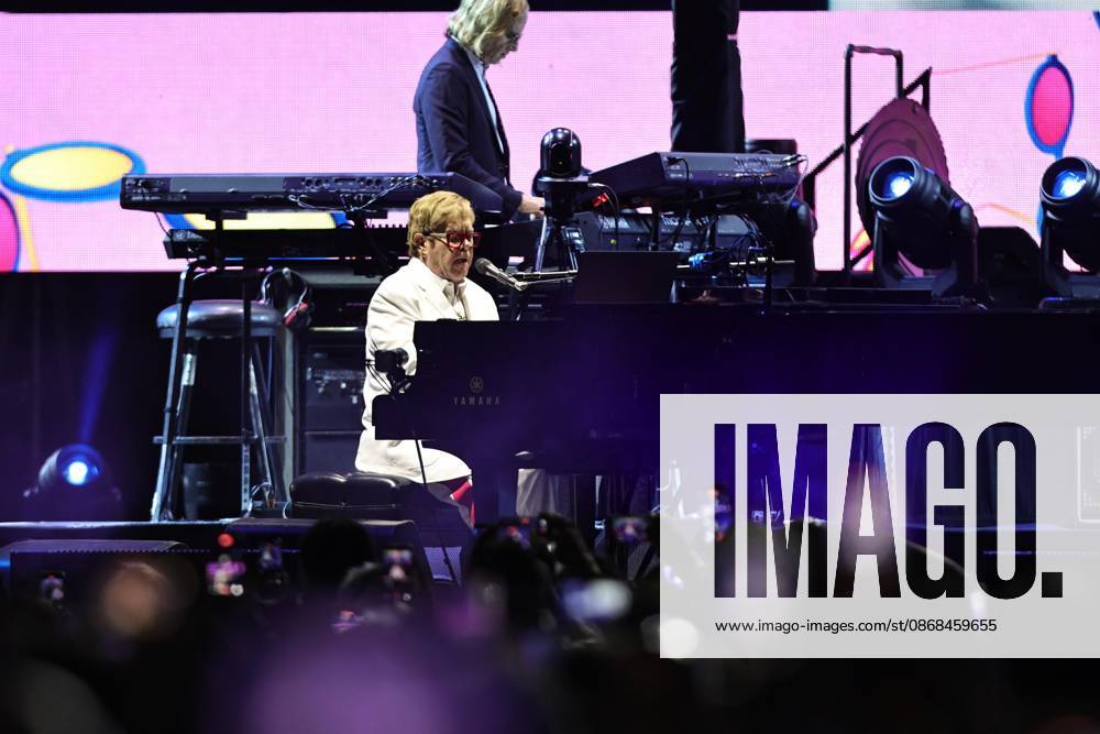 TO - 53325 - Mexico City - 02 10 2026 - English singer-songwriter Elton John during his performance at Banorte Stadium in Mexico City part of his - Farewell Yellow Brick Road - farewell tour on a visit titled - Farewell to Mexico -.Clasos photo Ciudad De Mexico Mexico - ZUMAcs4_ 20261002_faa_cs4_089