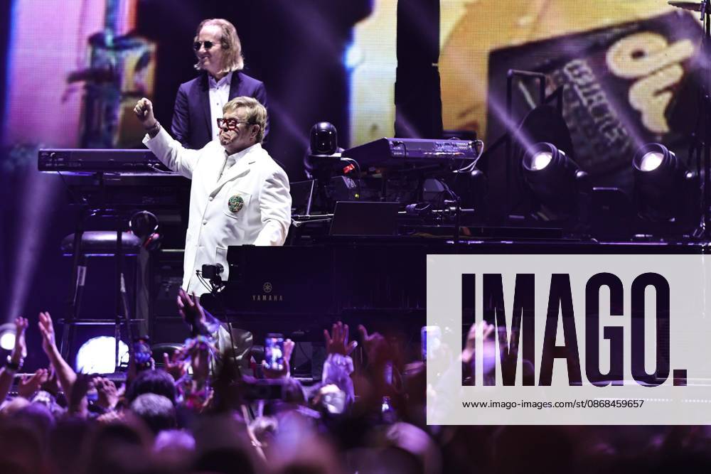 TO - 53325 - Mexico City - 02 10 2026 - English singer-songwriter Elton John during his performance at Banorte Stadium in Mexico City part of his - Farewell Yellow Brick Road - farewell tour on a visit titled - Farewell to Mexico -.Clasos photo Ciudad De Mexico Mexico - ZUMAcs4_ 20261002_faa_cs4_092