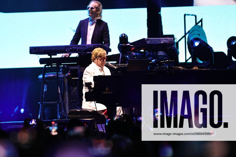 TO - 53325 - Mexico City - 02 10 2026 - English singer-songwriter Elton John during his performance at Banorte Stadium in Mexico City part of his - Farewell Yellow Brick Road - farewell tour on a visit titled - Farewell to Mexico -.Clasos photo Ciudad De Mexico Mexico - ZUMAcs4_ 20261002_faa_cs4_082