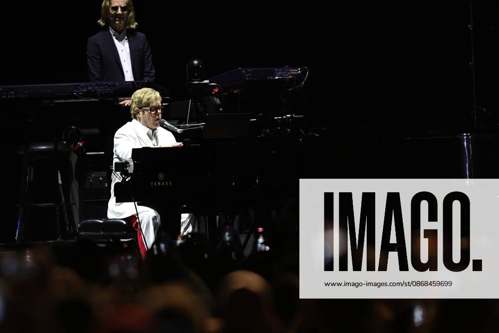 TO - 53325 - Mexico City - 02 10 2026 - English singer-songwriter Elton John during his performance at Banorte Stadium in Mexico City part of his - Farewell Yellow Brick Road - farewell tour on a visit titled - Farewell to Mexico -.Clasos photo Ciudad De Mexico Mexico - ZUMAcs4_ 20261002_faa_cs4_083