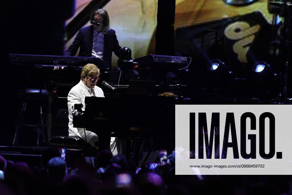 TO - 53325 - Mexico City - 02 10 2026 - English singer-songwriter Elton John during his performance at Banorte Stadium in Mexico City part of his - Farewell Yellow Brick Road - farewell tour on a visit titled - Farewell to Mexico -.Clasos photo Ciudad De Mexico Mexico - ZUMAcs4_ 20261002_faa_cs4_084