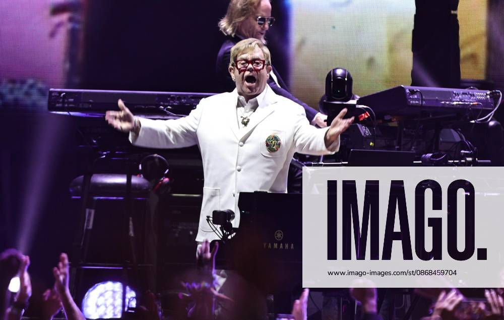 TO - 53325 - Mexico City - 02 10 2026 - English singer-songwriter Elton John during his performance at Banorte Stadium in Mexico City part of his - Farewell Yellow Brick Road - farewell tour on a visit titled - Farewell to Mexico -.Clasos photo Ciudad De Mexico Mexico - ZUMAcs4_ 20261002_faa_cs4_098