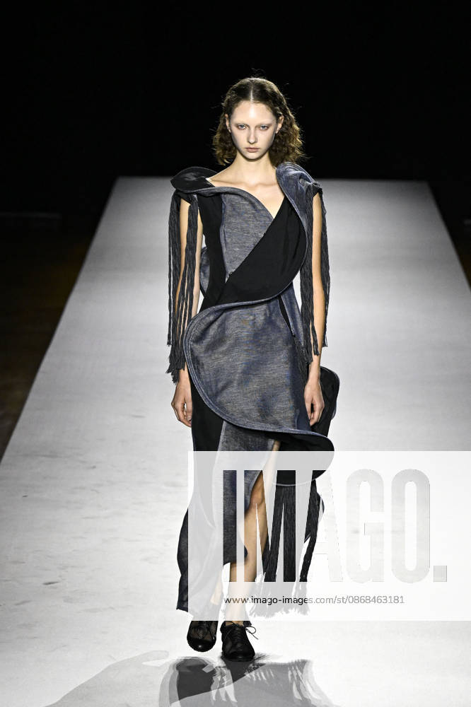 Yohji Yamamoto Women s Ready-to-Wear Spring Summer 2027 Collection Fashion Show during Paris Fashion Week, on October 2, 2026 Bestimage Yohji Yamamoto Fashion Show Women s Ready-to-Wear Spring Summer 2027 Collection during Paris Fashion Week, on October 2, 2026, in Paris, France Paris France