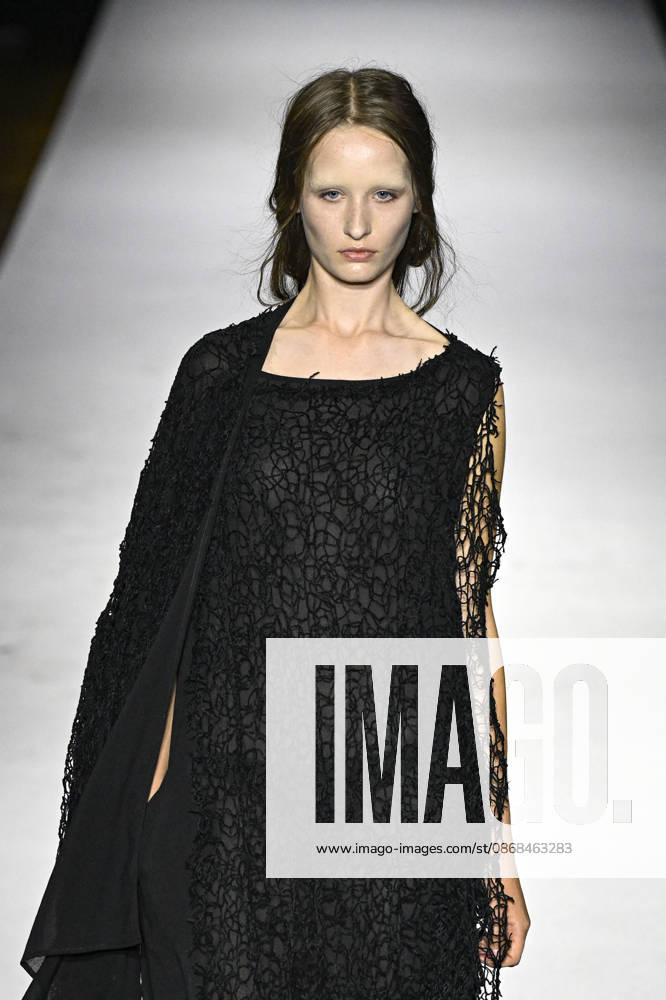 Yohji Yamamoto Women s Ready-to-Wear Spring Summer 2027 Collection Fashion Show during Paris Fashion Week, on October 2, 2026 Bestimage Yohji Yamamoto Fashion Show Women s Ready-to-Wear Spring Summer 2027 Collection during Paris Fashion Week, on October 2, 2026, in Paris, France Paris France