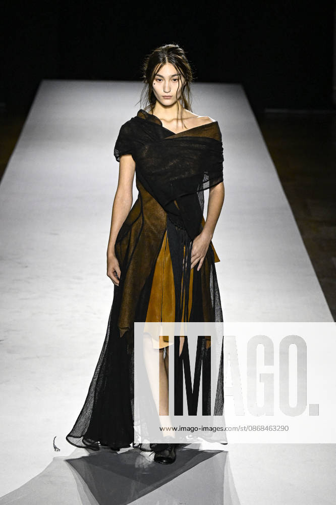 Yohji Yamamoto Women s Ready-to-Wear Spring Summer 2027 Collection Fashion Show during Paris Fashion Week, on October 2, 2026 Bestimage Yohji Yamamoto Fashion Show Women s Ready-to-Wear Spring Summer 2027 Collection during Paris Fashion Week, on October 2, 2026, in Paris, France Paris France