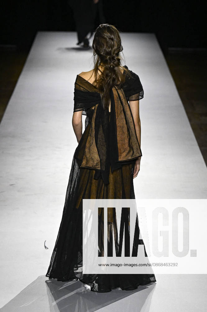 Yohji Yamamoto Women s Ready-to-Wear Spring Summer 2027 Collection Fashion Show during Paris Fashion Week, on October 2, 2026 Bestimage Yohji Yamamoto Fashion Show Women s Ready-to-Wear Spring Summer 2027 Collection during Paris Fashion Week, on October 2, 2026, in Paris, France Paris France