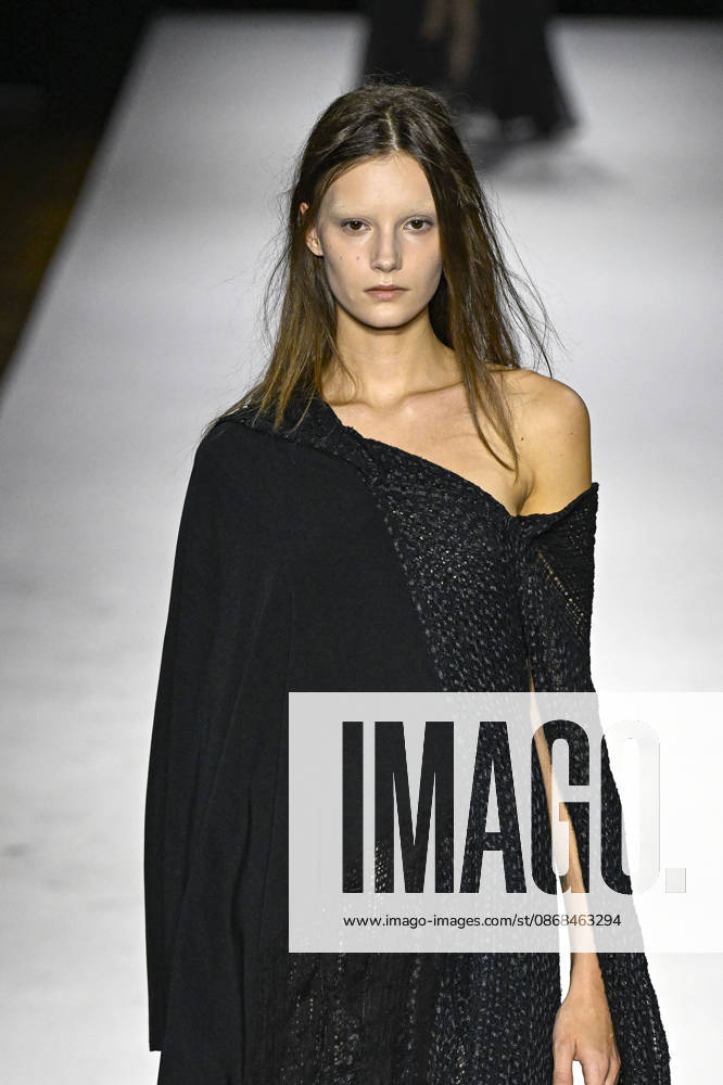 Yohji Yamamoto Women s Ready-to-Wear Spring Summer 2027 Collection Fashion Show during Paris Fashion Week, on October 2, 2026 Bestimage Yohji Yamamoto Fashion Show Women s Ready-to-Wear Spring Summer 2027 Collection during Paris Fashion Week, on October 2, 2026, in Paris, France Paris France