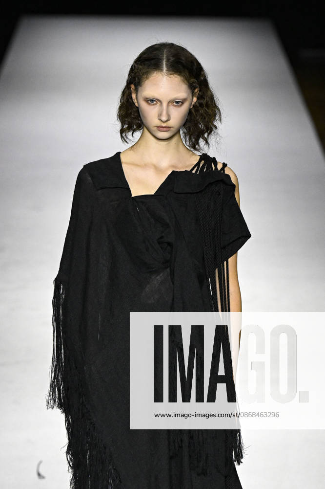 Yohji Yamamoto Women s Ready-to-Wear Spring Summer 2027 Collection Fashion Show during Paris Fashion Week, on October 2, 2026 Bestimage Yohji Yamamoto Fashion Show Women s Ready-to-Wear Spring Summer 2027 Collection during Paris Fashion Week, on October 2, 2026, in Paris, France Paris France
