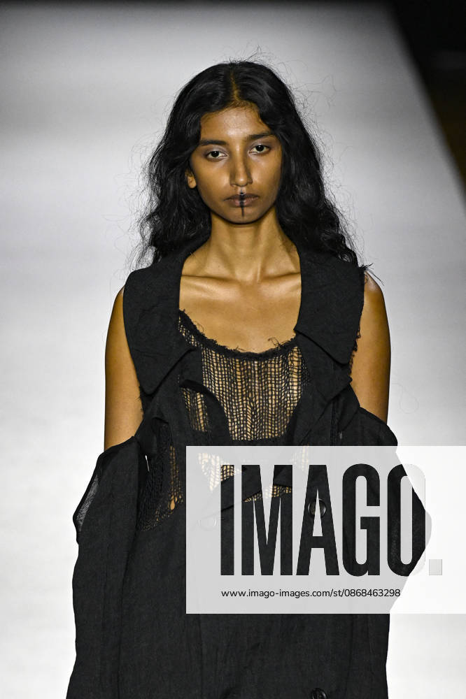 Yohji Yamamoto Women s Ready-to-Wear Spring Summer 2027 Collection Fashion Show during Paris Fashion Week, on October 2, 2026 Bestimage Yohji Yamamoto Fashion Show Women s Ready-to-Wear Spring Summer 2027 Collection during Paris Fashion Week, on October 2, 2026, in Paris, France Paris France