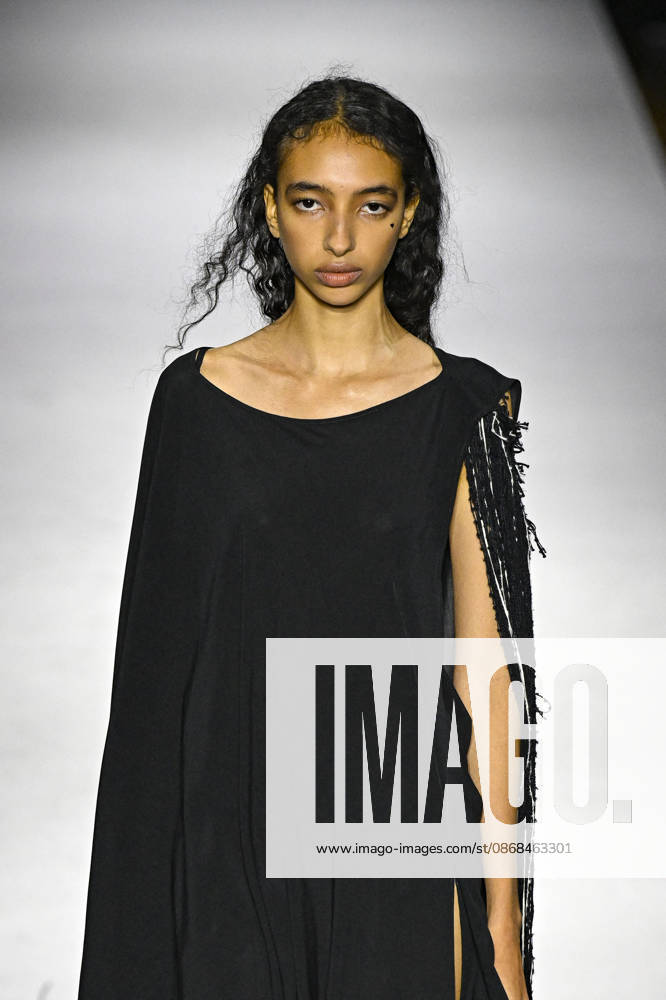 Yohji Yamamoto Women s Ready-to-Wear Spring Summer 2027 Collection Fashion Show during Paris Fashion Week, on October 2, 2026 Bestimage Yohji Yamamoto Fashion Show Women s Ready-to-Wear Spring Summer 2027 Collection during Paris Fashion Week, on October 2, 2026, in Paris, France Paris France