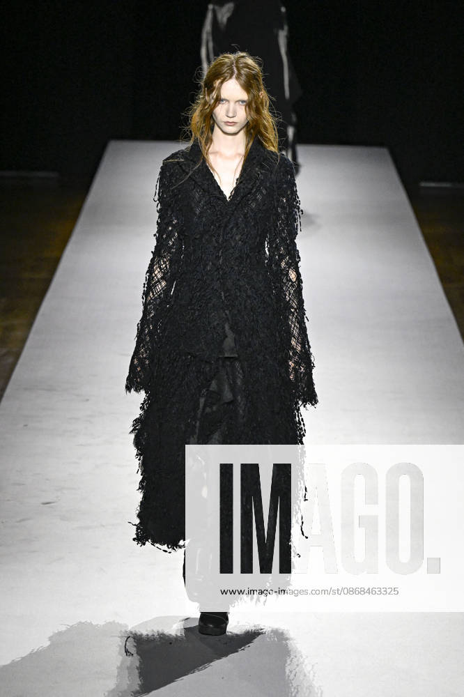 Yohji Yamamoto Women s Ready-to-Wear Spring Summer 2027 Collection Fashion Show during Paris Fashion Week, on October 2, 2026 Bestimage Yohji Yamamoto Fashion Show Women s Ready-to-Wear Spring Summer 2027 Collection during Paris Fashion Week, on October 2, 2026, in Paris, France Paris France