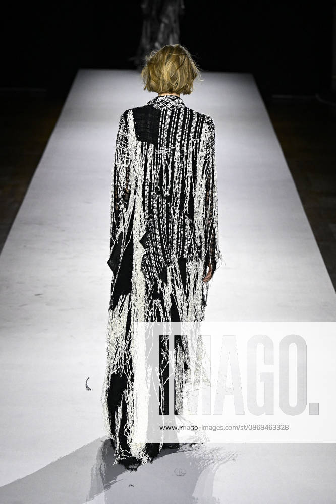Yohji Yamamoto Women s Ready-to-Wear Spring Summer 2027 Collection Fashion Show during Paris Fashion Week, on October 2, 2026 Bestimage Yohji Yamamoto Fashion Show Women s Ready-to-Wear Spring Summer 2027 Collection during Paris Fashion Week, on October 2, 2026, in Paris, France Paris France