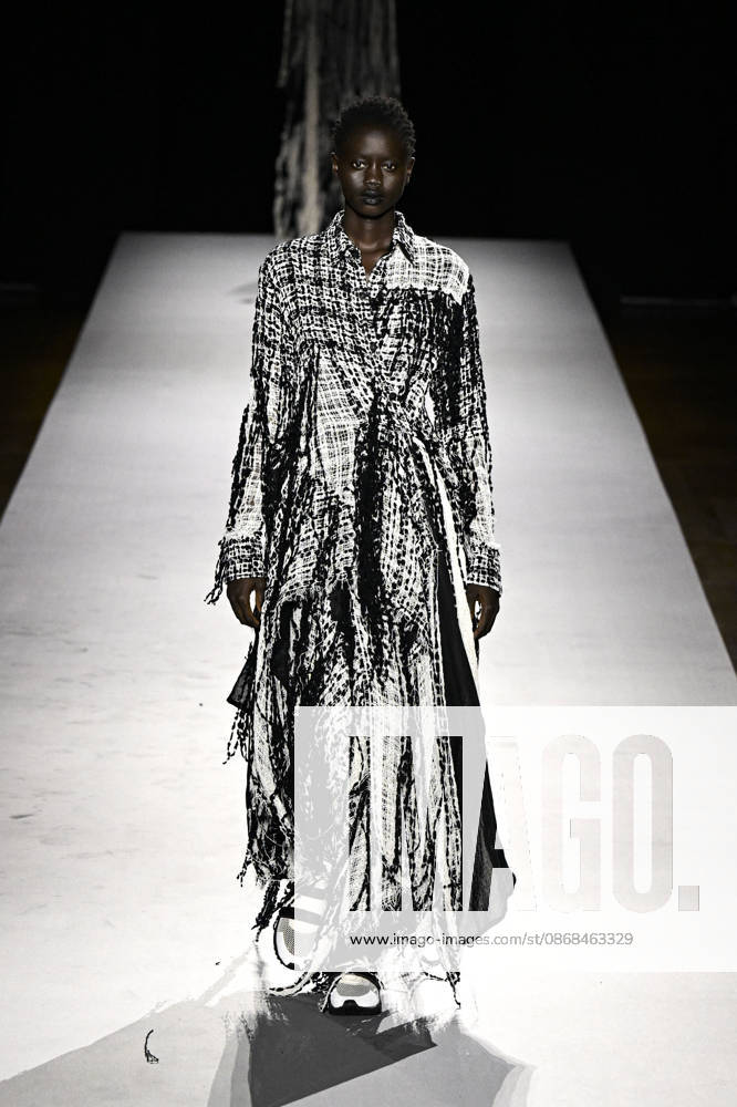 Yohji Yamamoto Women s Ready-to-Wear Spring Summer 2027 Collection Fashion Show during Paris Fashion Week, on October 2, 2026 Bestimage Yohji Yamamoto Fashion Show Women s Ready-to-Wear Spring Summer 2027 Collection during Paris Fashion Week, on October 2, 2026, in Paris, France Paris France