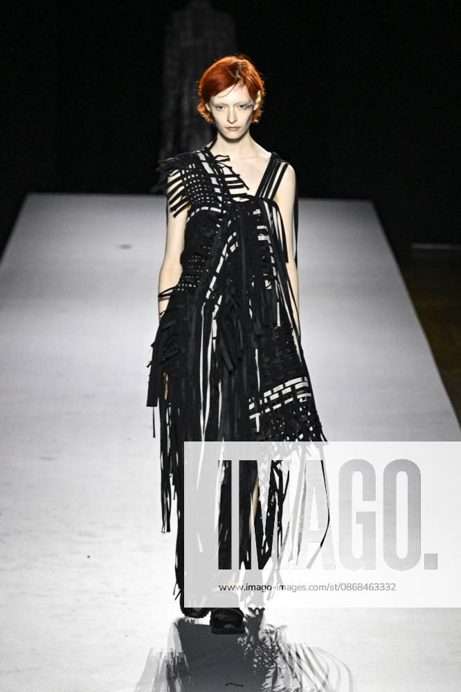Yohji Yamamoto Women s Ready-to-Wear Spring Summer 2027 Collection Fashion Show during Paris Fashion Week, on October 2, 2026 Bestimage Yohji Yamamoto Fashion Show Women s Ready-to-Wear Spring Summer 2027 Collection during Paris Fashion Week, on October 2, 2026, in Paris, France Paris France