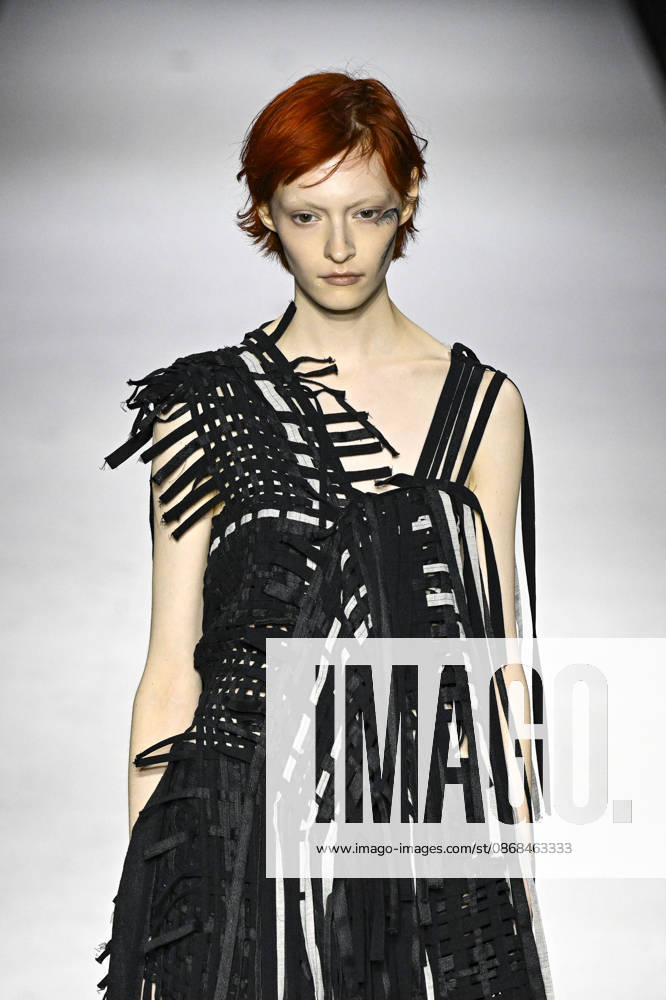 Yohji Yamamoto Women s Ready-to-Wear Spring Summer 2027 Collection Fashion Show during Paris Fashion Week, on October 2, 2026 Bestimage Yohji Yamamoto Fashion Show Women s Ready-to-Wear Spring Summer 2027 Collection during Paris Fashion Week, on October 2, 2026, in Paris, France Paris France