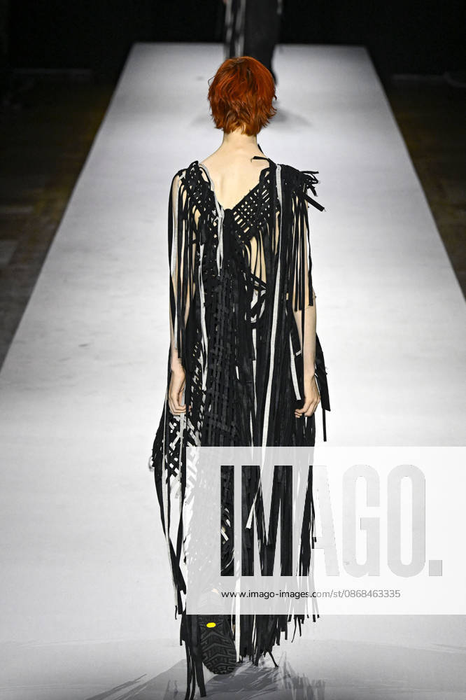 Yohji Yamamoto Women s Ready-to-Wear Spring Summer 2027 Collection Fashion Show during Paris Fashion Week, on October 2, 2026 Bestimage Yohji Yamamoto Fashion Show Women s Ready-to-Wear Spring Summer 2027 Collection during Paris Fashion Week, on October 2, 2026, in Paris, France Paris France