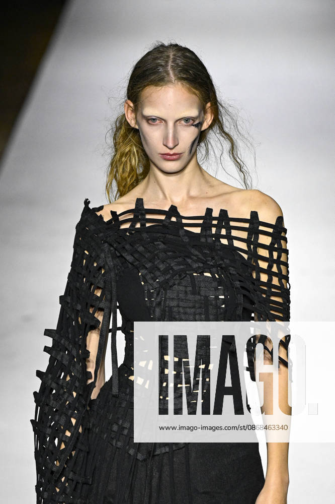 Yohji Yamamoto Women s Ready-to-Wear Spring Summer 2027 Collection Fashion Show during Paris Fashion Week, on October 2, 2026 Bestimage Yohji Yamamoto Fashion Show Women s Ready-to-Wear Spring Summer 2027 Collection during Paris Fashion Week, on October 2, 2026, in Paris, France Paris France