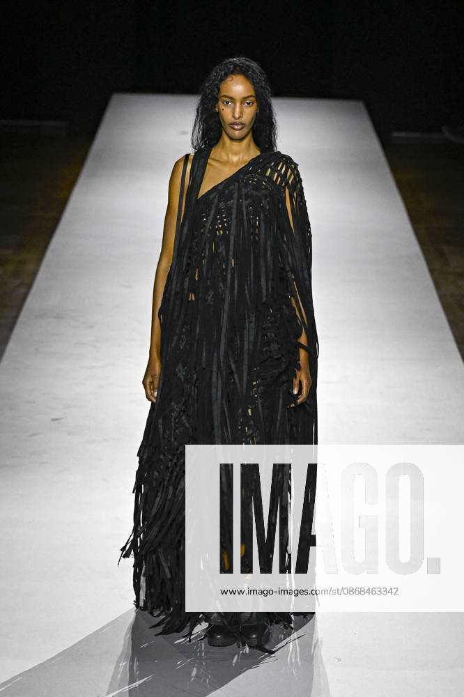 Yohji Yamamoto Women s Ready-to-Wear Spring Summer 2027 Collection Fashion Show during Paris Fashion Week, on October 2, 2026 Bestimage Yohji Yamamoto Fashion Show Women s Ready-to-Wear Spring Summer 2027 Collection during Paris Fashion Week, on October 2, 2026, in Paris, France Paris France