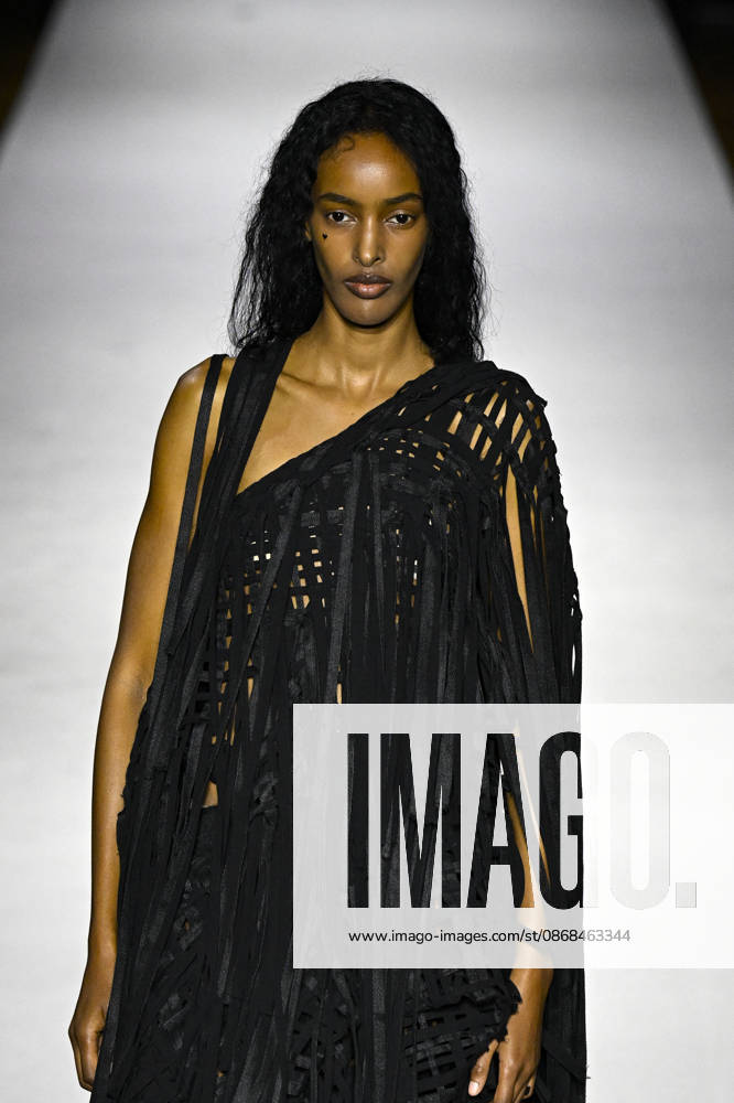 Yohji Yamamoto Women s Ready-to-Wear Spring Summer 2027 Collection Fashion Show during Paris Fashion Week, on October 2, 2026 Bestimage Yohji Yamamoto Fashion Show Women s Ready-to-Wear Spring Summer 2027 Collection during Paris Fashion Week, on October 2, 2026, in Paris, France Paris France