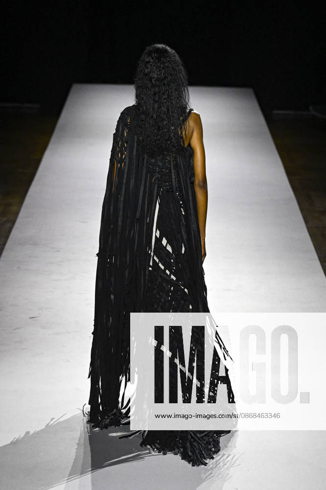 Yohji Yamamoto Women s Ready-to-Wear Spring Summer 2027 Collection Fashion Show during Paris Fashion Week, on October 2, 2026 Bestimage Yohji Yamamoto Fashion Show Women s Ready-to-Wear Spring Summer 2027 Collection during Paris Fashion Week, on October 2, 2026, in Paris, France Paris France