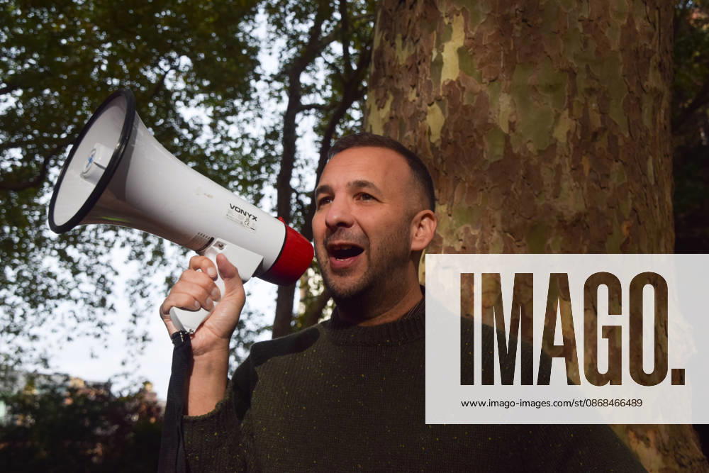 Green Party leader ZACK POLANSKI gives a speech in St Pancras Gardens as he continues his campaign ahead of the upcoming Holborn and St Pancras by-election. London United Kingdom - ZUMAv130 20261003_zip_v130_010